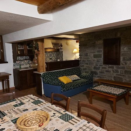 La Taverna Alloggio Ad Uso Turistico - Vda -Sarre - Cir- 0073 Аоста Екстериор снимка