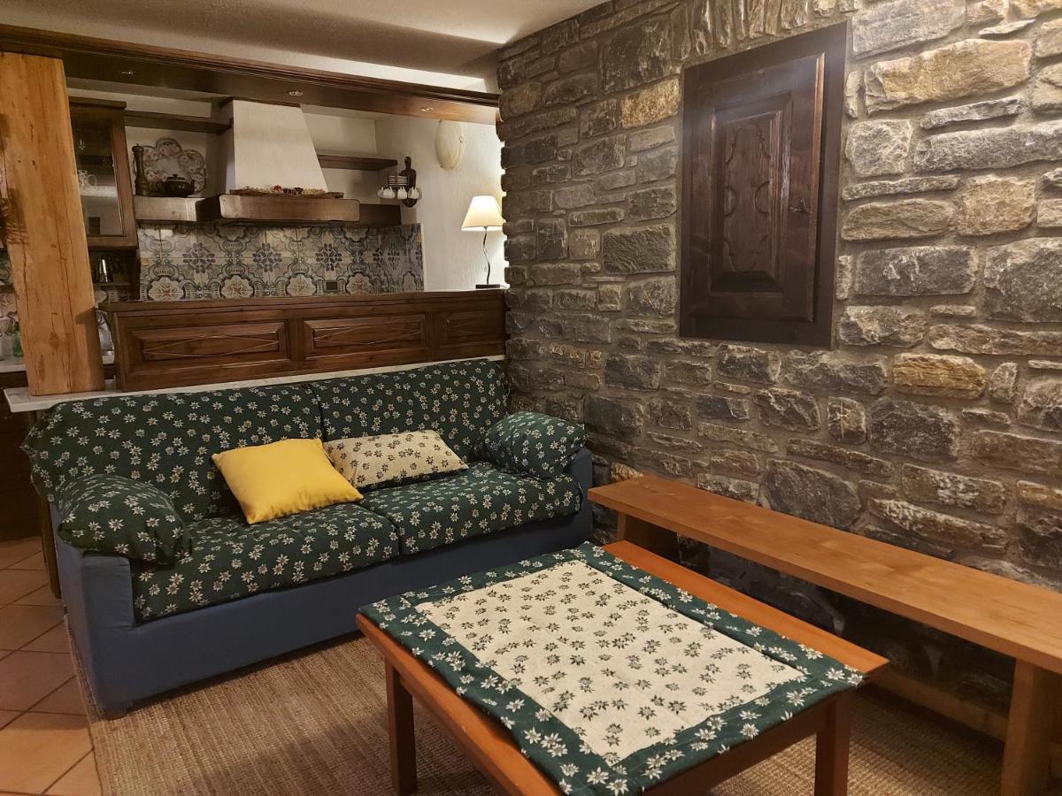 La Taverna Alloggio Ad Uso Turistico - Vda -Sarre - Cir- 0073 Аоста Екстериор снимка