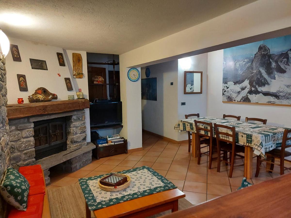 La Taverna Alloggio Ad Uso Turistico - Vda -Sarre - Cir- 0073 Аоста Екстериор снимка