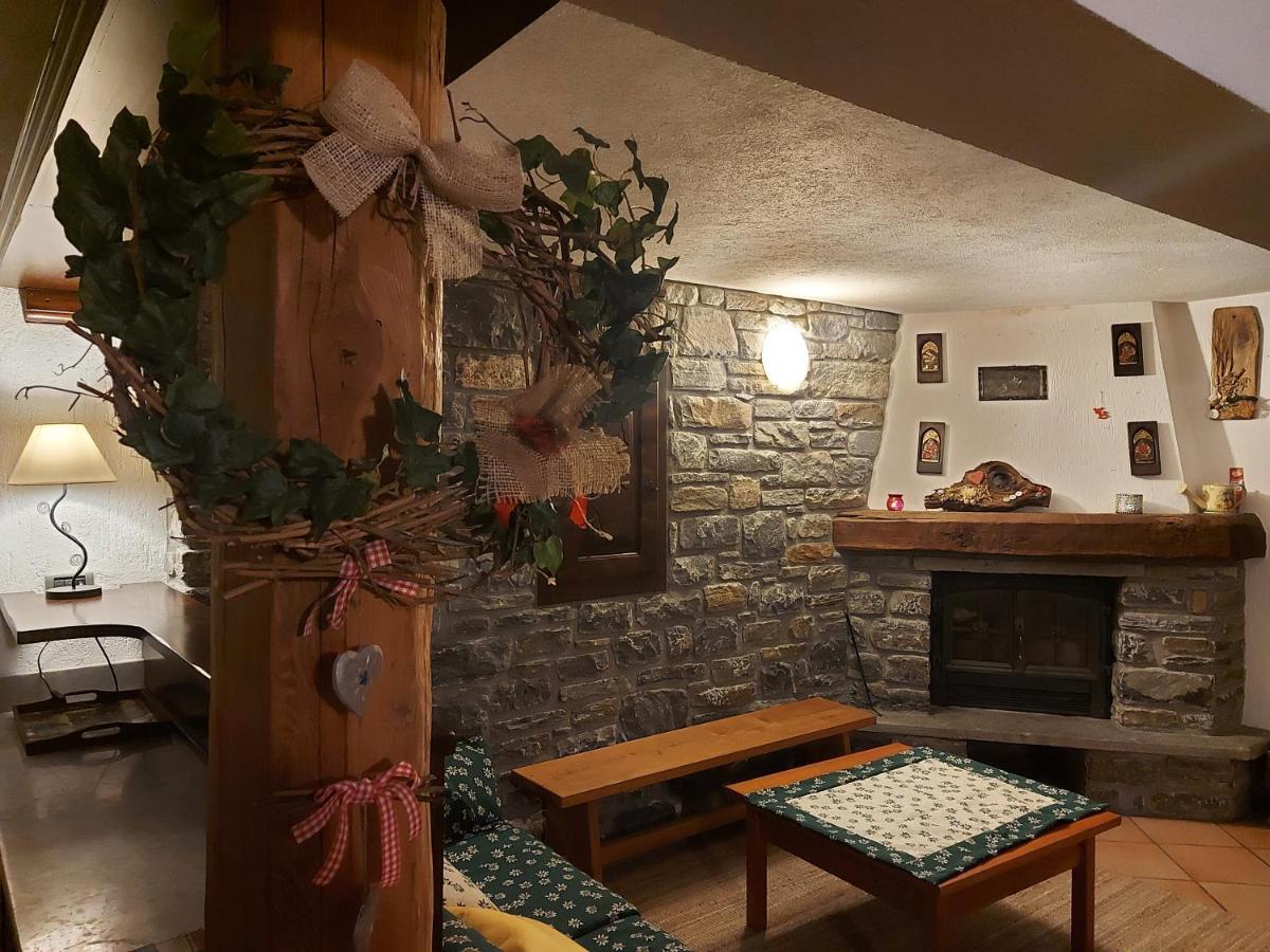 La Taverna Alloggio Ad Uso Turistico - Vda -Sarre - Cir- 0073 Аоста Екстериор снимка