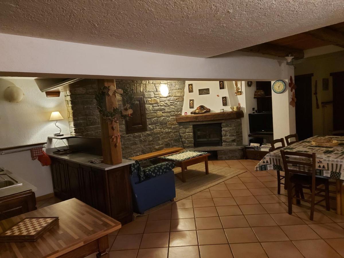 La Taverna Alloggio Ad Uso Turistico - Vda -Sarre - Cir- 0073 Аоста Екстериор снимка
